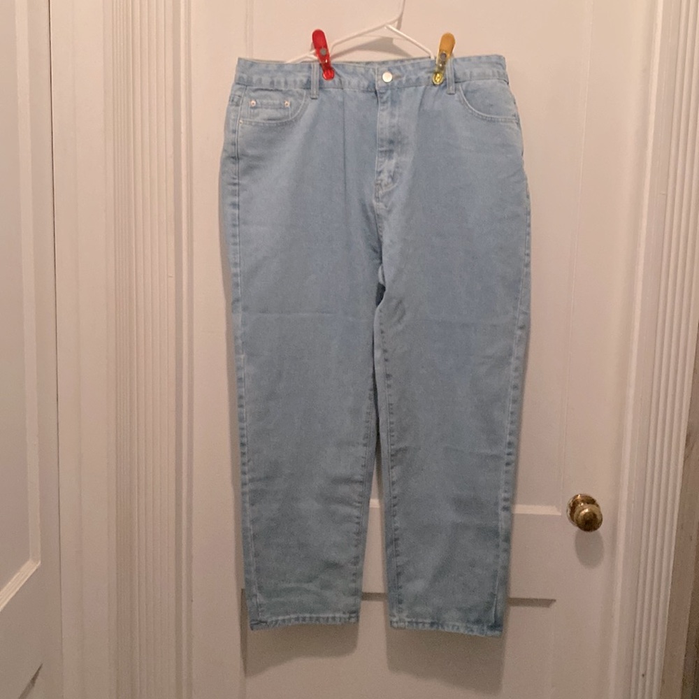 Light Washed SHEIN Curve Relaxed Fit Denim Jeans